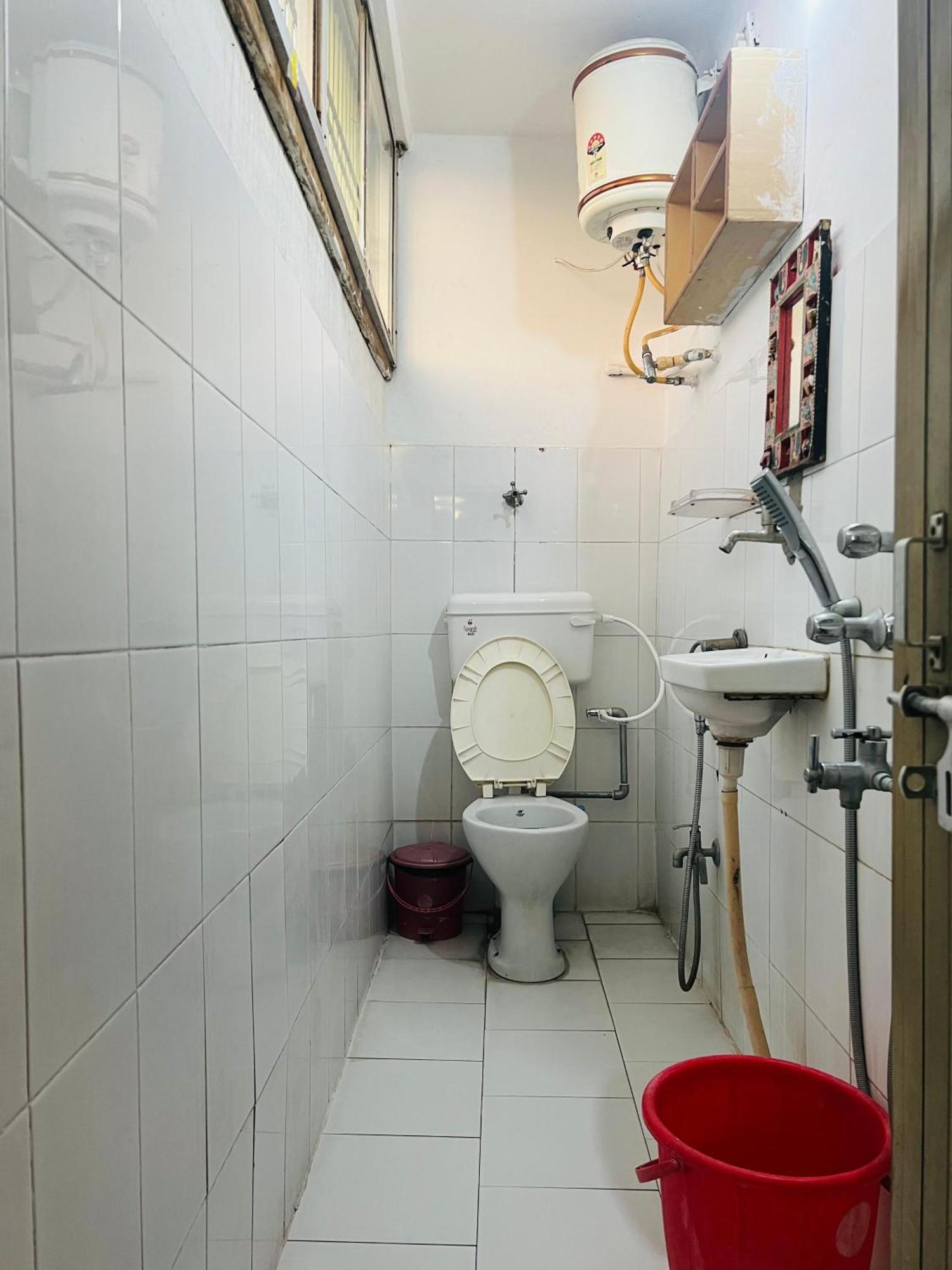 Monalisa Hostel *