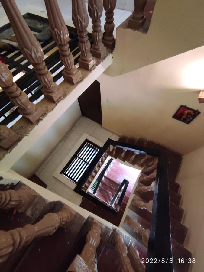 Monalisa Hostel
