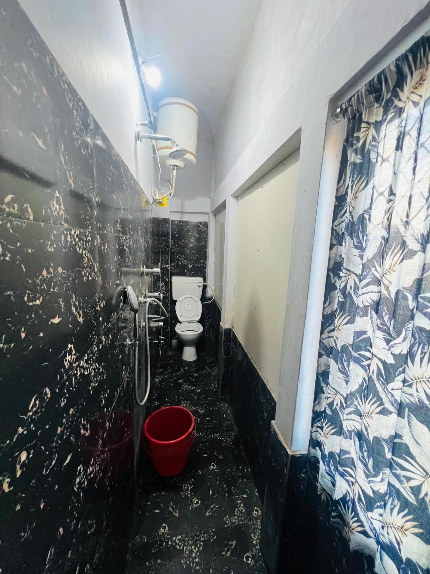 Monalisa Hostel Varanasi